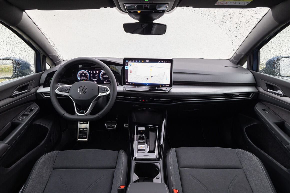 Volkswagen Golf 8 Innenraum Cockpit